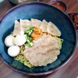 ก๋วยเตี๋ยวเอ็นหมู หมูแผ่น ลูกชิ้น