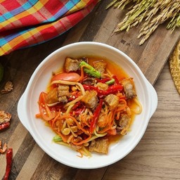 ตำหมูกรอบ Papaya salad with Crispy pork