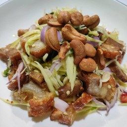 ยำหมูกรอบ