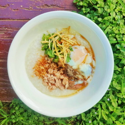 โจ๊กหมู ใส่ไข่เยี่ยวม้า