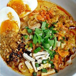 ก๋วยเตี๋ยวแกง