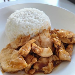 ผัดน้ำมันหอย ราดข้าว