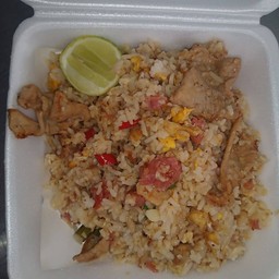 ขา้วผัดหมูหมักและแหนมใส่คะน้า