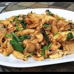 ผัดซีอิ้วไก่