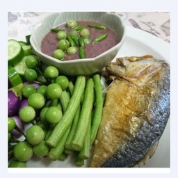 น้ำพริกกะปิ+ปลาทูทอด1ตัว (แถมฟรีผักสด)