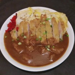 ข้าวแกงกะหรี่ไก่ทอดไข่นุ่มชีส