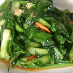 คะน้าผัดน้ำมันหอยเป็นกับ