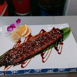 ซาซิมิปลาไหลตัว