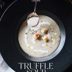 ซุปครีมเห็ดทรัฟเฟิล truffle soup