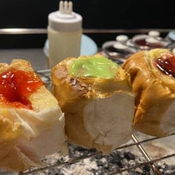 ขนมปังปิ้งเตาถ่าน