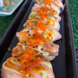 แซลมอนเบิร์น ซูชิ