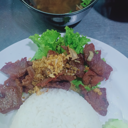 ข้าวเนื้อทอดกระเทียม