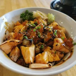 ข้าวหน้าแซลมอนตับห่าน