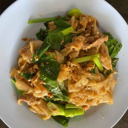 ผัดซีอิ๋วเส้นใหญ่เนื้อ