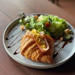 Scramble egg Bacon Croissant