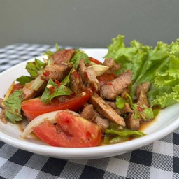 ยำคอหมูย่าง