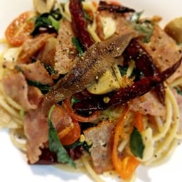 สปาเก็ตตี้แองโชวี่เบคอน