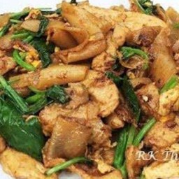 เส้นใหญ่ผัดซีอิ๋วไก่