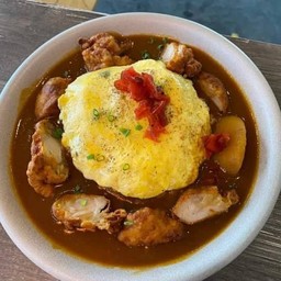 ข้าวแกงกะหรี่ไก่คาราเกะไข่นุ่มชีส