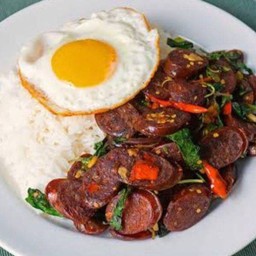 ข้าวกะเพราไก่เชียงไข่ดาว