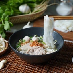 เส้นใหญ่น้ำ-พิเศษ