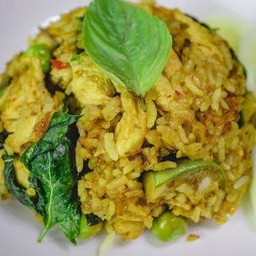 ข้าวผัดแกงเขียวหวานไก่