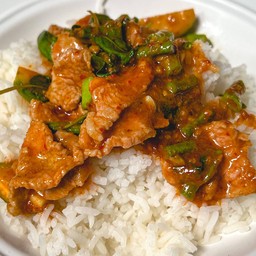 ผัดพริกแกงหมู