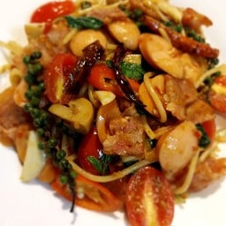 สปาเก็ตตี้ขี้เมาเบคอนไส้กรอกชีส