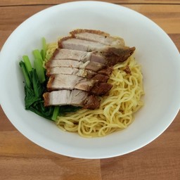 บะหมี่หมูกรอบ