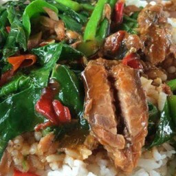 ข้าวคะน้าปลากระป๋อง