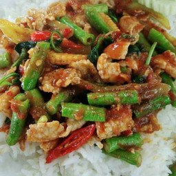 ข้าวผักพริกแกงไก่ไข่ดาว