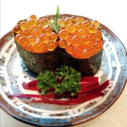 ซูชิไข่แซลมอน