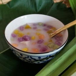 ขนมหวาน บัวลอย ร้านเจ๊เก๋  ตลาดนัดลานปูน