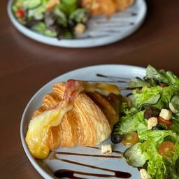 ครัวซองแฮมชีส