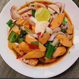 ยำไส้กรอก