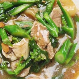 ราดหน้าเส้นใหญ่ทะเล