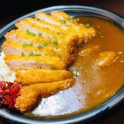 ข้าวแกงกะหรี่ไก่ทอด