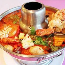 ต้มยำ หม้อไฟรวมมิตร น้ำข้น หมู+หมึก+กุ้ง ฟรีข้าว 1ถุง