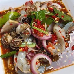 ยำกุ้งหอยแครง