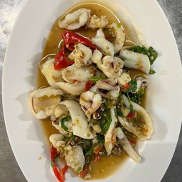 กะเพราหมึก