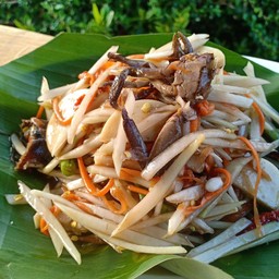 ตำปูปลาร้าหมูยอ