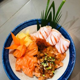 ข้าวหน้าปลาแซลมอน 3 อย่างข้าว