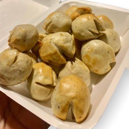 ลูกชิ้นหมูเยาวราช by pu สาขาอยุธยา