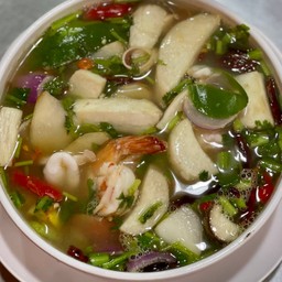 ต้มยำรวมมิตร น้ำใส