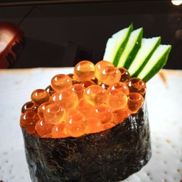 ซูชิไข่ปลาแซลมอน