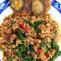 ข้าวกระเพราหมูสับ+ไข่เยี่ยวม้า