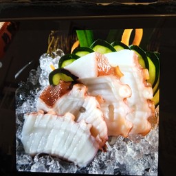 ซาซิมิปลาหมึกยักษ์