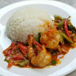 ผัดพริกแกงกุ้งราดข้าว