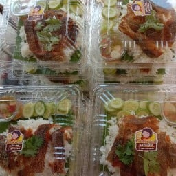 ข้าวปลาแกะแม่วันเพ็ญและอาหารตามสั่ง