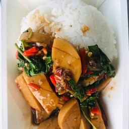 กะเพราหมูยอราดข้าว